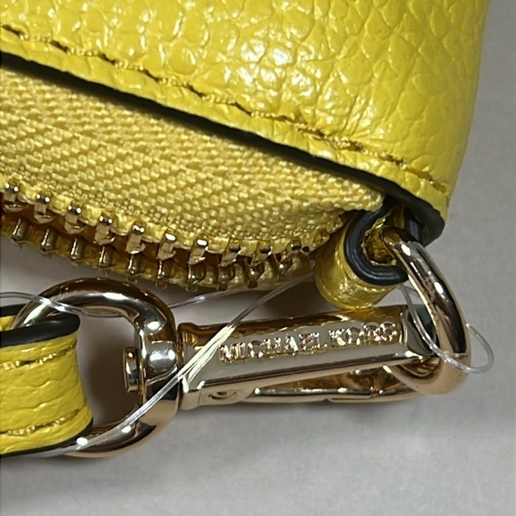 🌸 MICHAEL KORS GOLDEN YELLOW LARGE FLAT MULTIFUNCTION PHONE CASE LEATHER